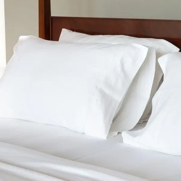 Almohadón blanco popelín 200 hilos en cama de hotel - Almohada grande