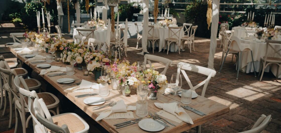 mesa plegable blanca mobiliario para catering event