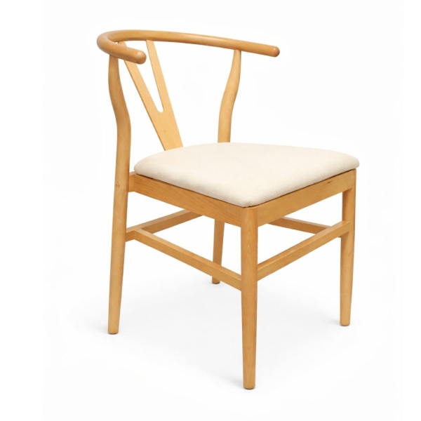 Silla Wishbone tapizada vista principal en ángulo
